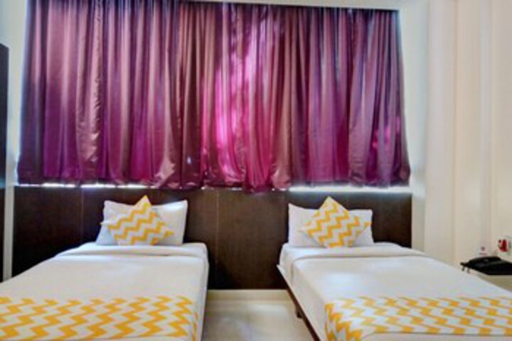 Room 13 of 16