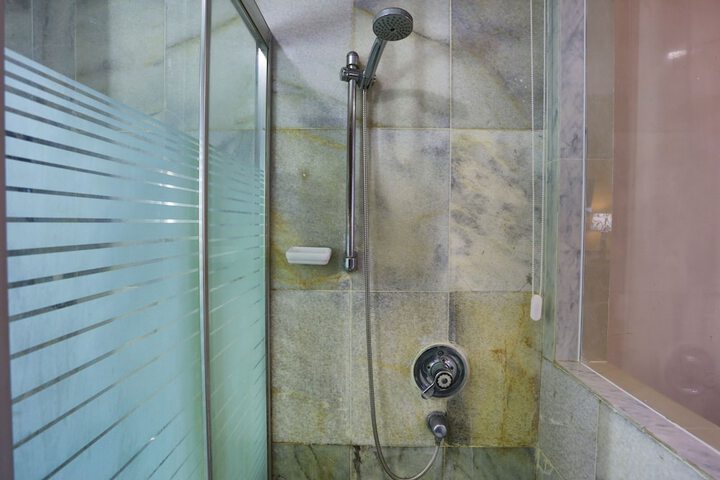 Room 15 of 21