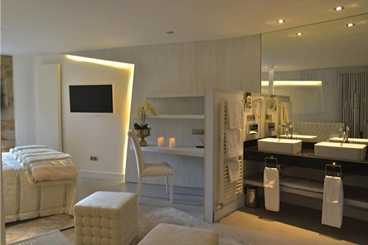 Room 27 of 47