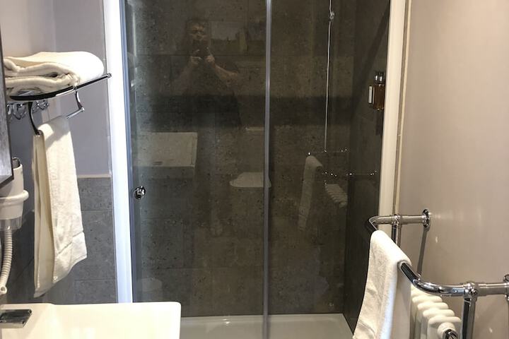 Room 72 of 96