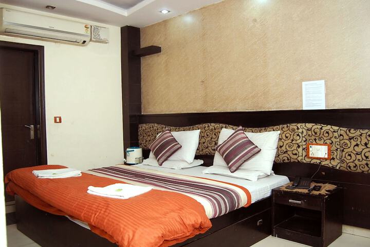 Room 15 of 35