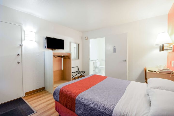 Room 6 of 29