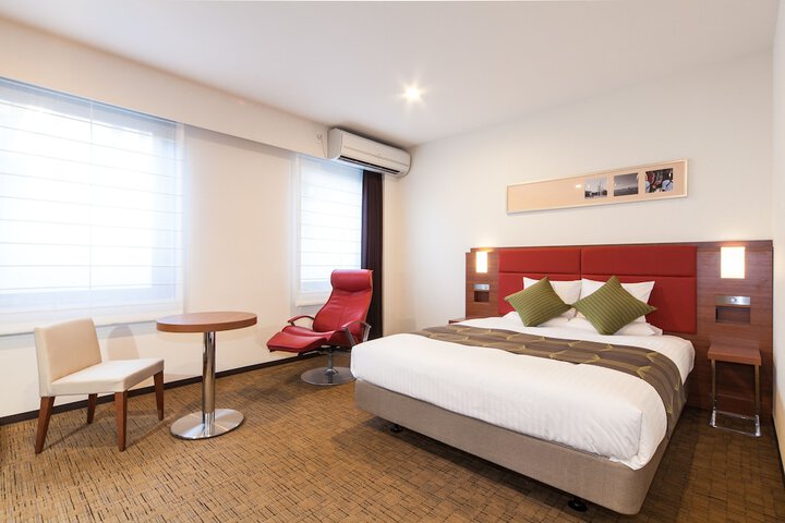 Room 4 of 86