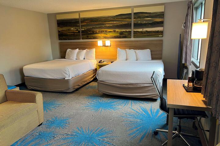 1 Queen Bed (5 of 17)