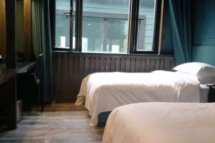 Room 14 of 65
