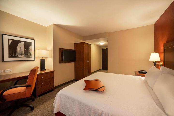 1 King Bed (1 of 11)