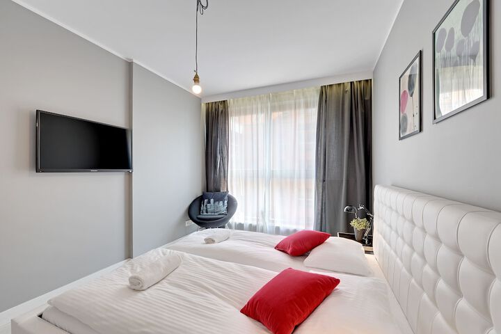 Room 18 of 346