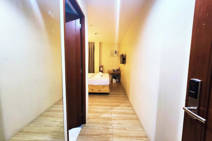 Room 10 of 43
