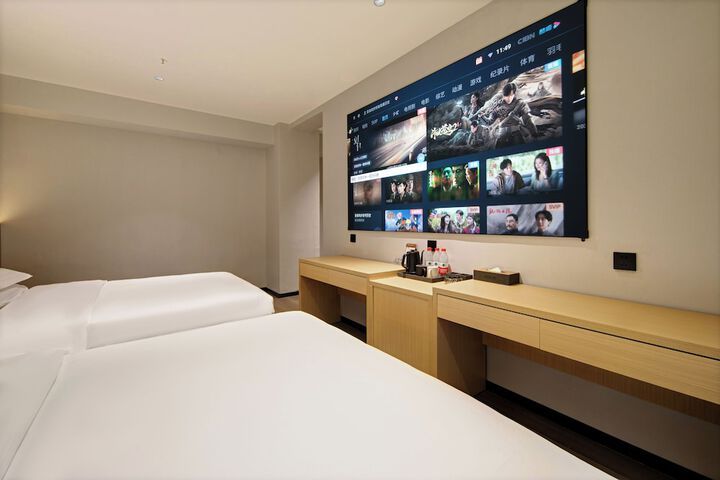 Room 27 of 36