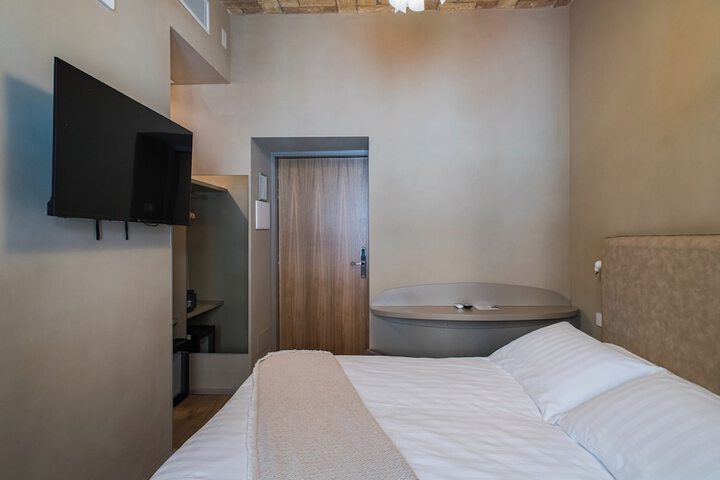 Room 35 of 163