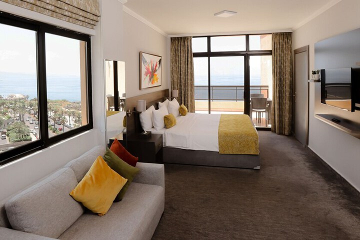 Room 5 of 27