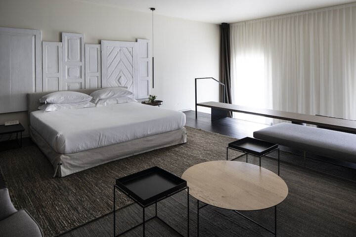 Room 10 of 43