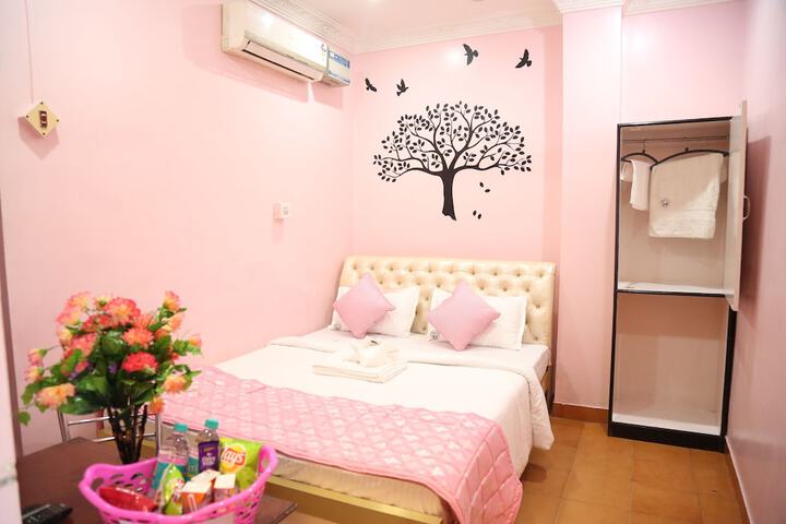 Room 4 of 6