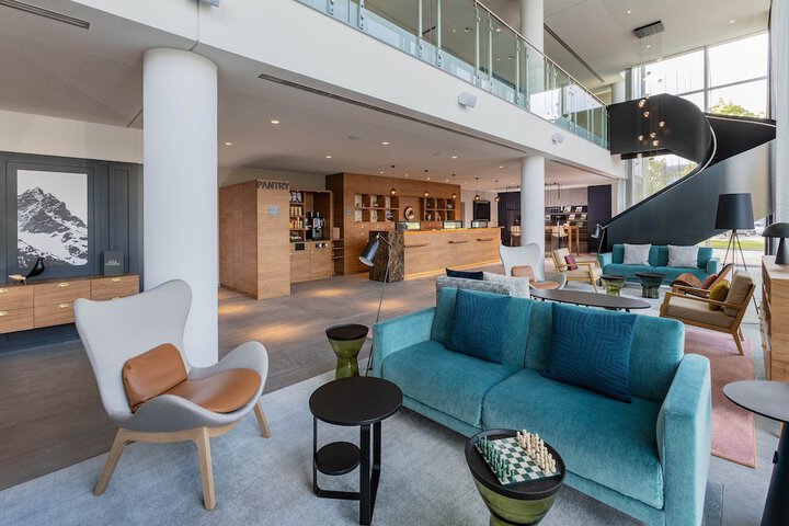 Guest Lobby