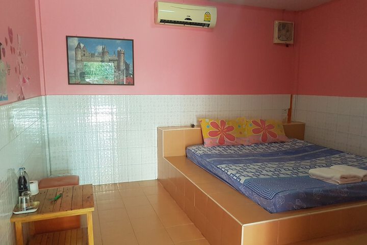 Room 6 of 16