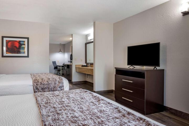 Suite 1 King Bed Microwave and Refrigerator WiFi Full Breakfast (19 of 21)
