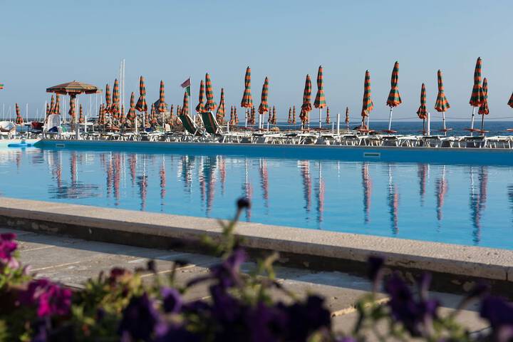 Pool Hotel