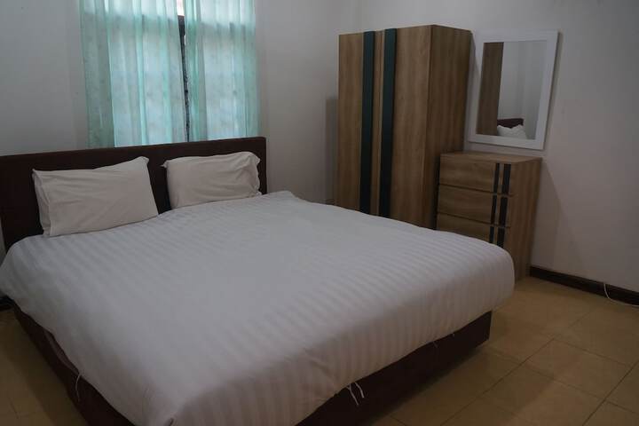 Room 5 of 84