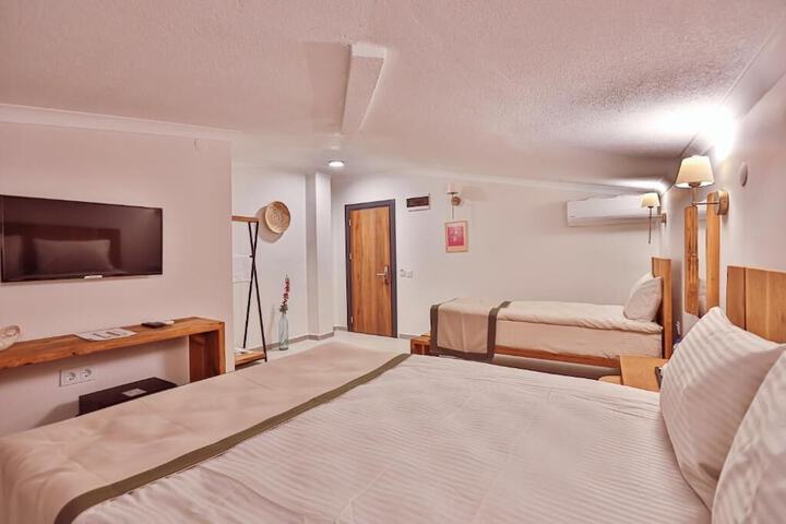 Room 11 of 27