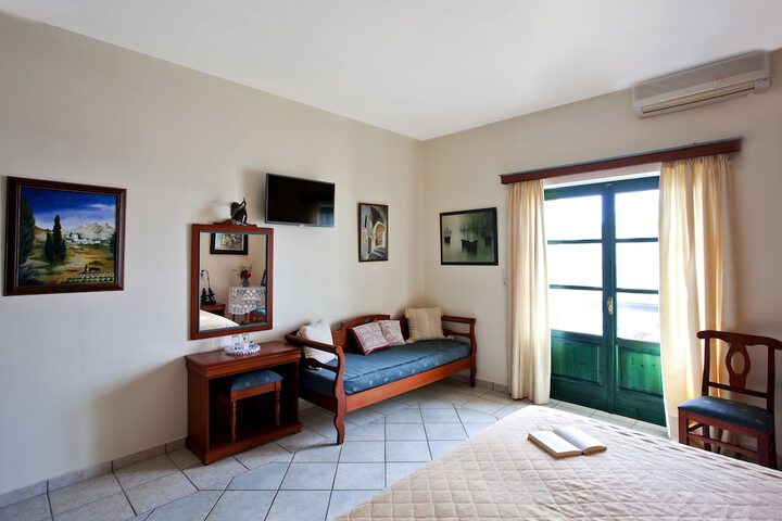 Room 8 of 38