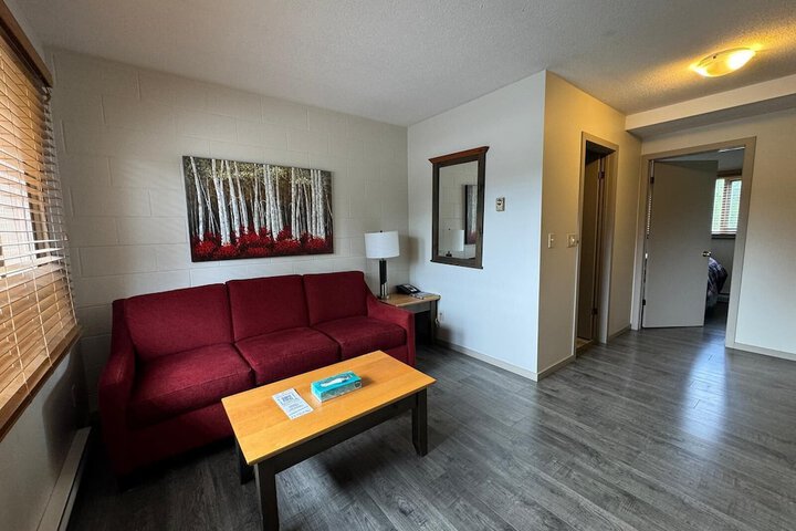 Room 8 of 17