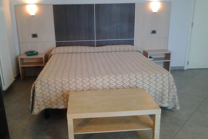 Room 9 of 32