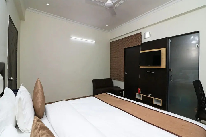 Room 5 of 13
