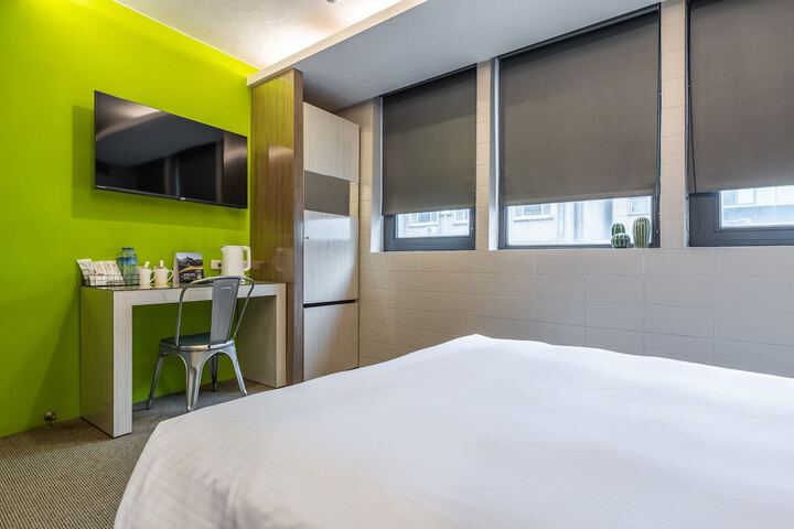 Room 7 of 28