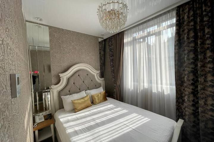 Room 6 of 17