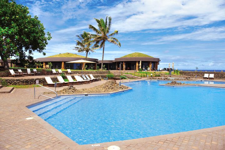 Hotel with Pool