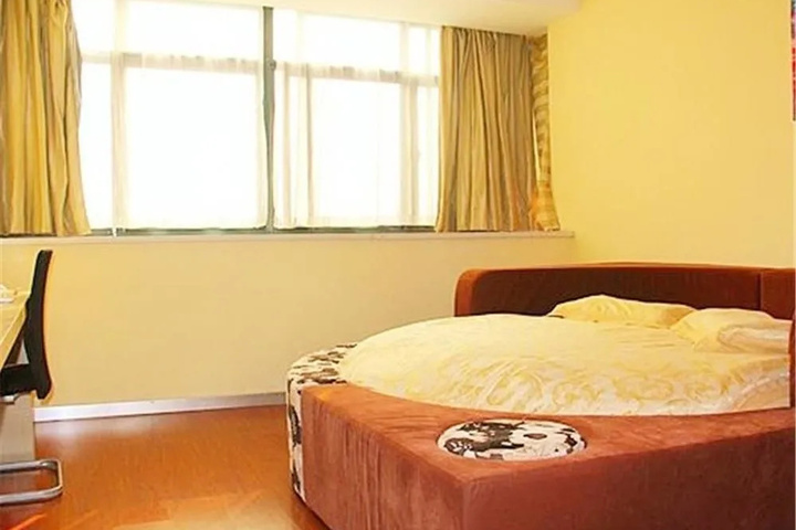 Room 3 of 17