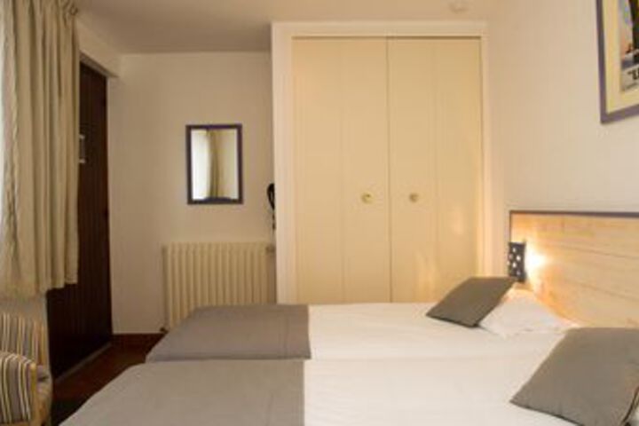 Room 14 of 25