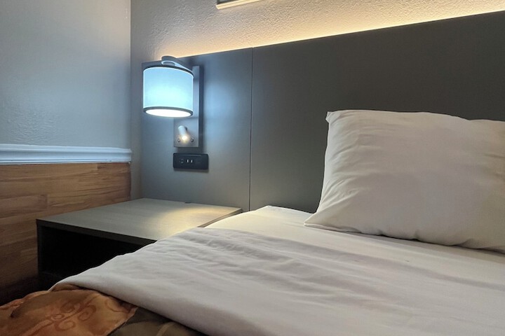 Room 5 of 10