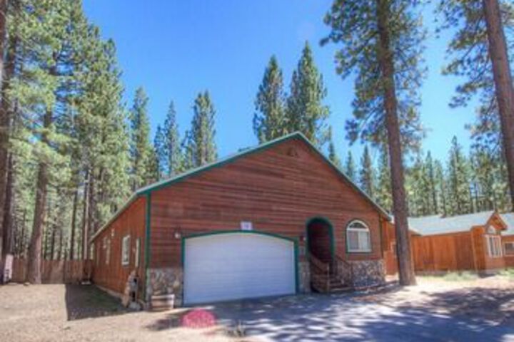 Photo of Lovely Home with Hot Tub and Pet Friendly by RedAwning