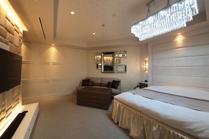 Room 12 of 73