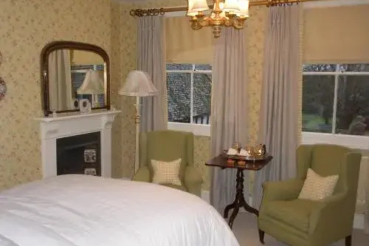 Room 2 of 12