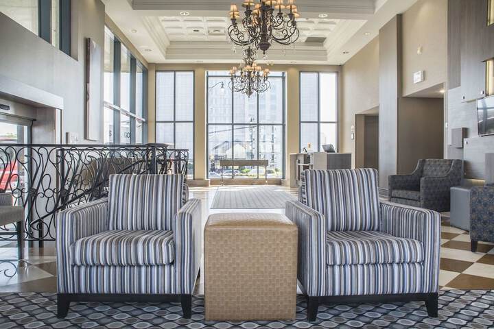 Entrance & Lobby