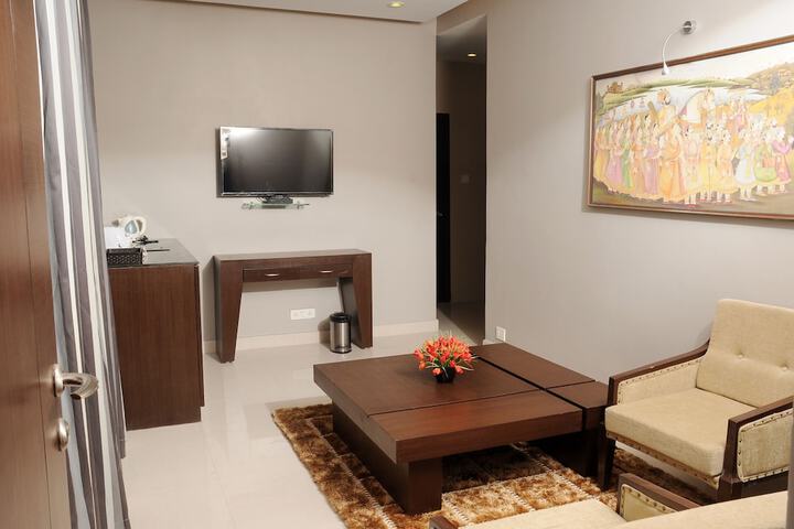 Room 6 of 13