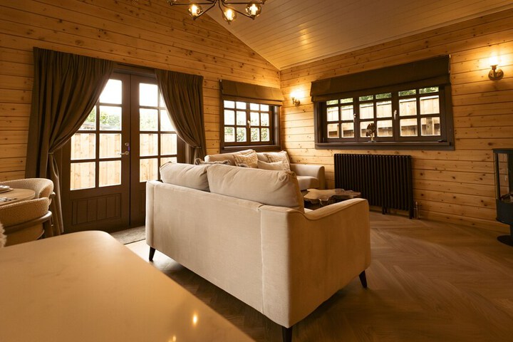 Lounge 93 of 120