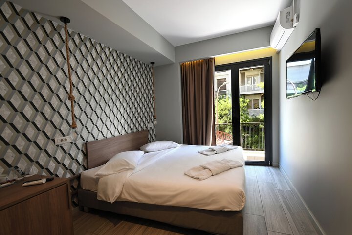 Room 11 of 200