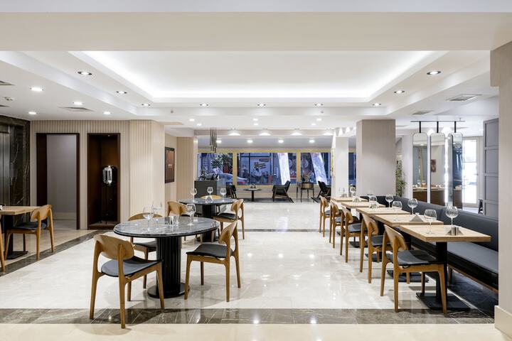 Dining 19 of 20