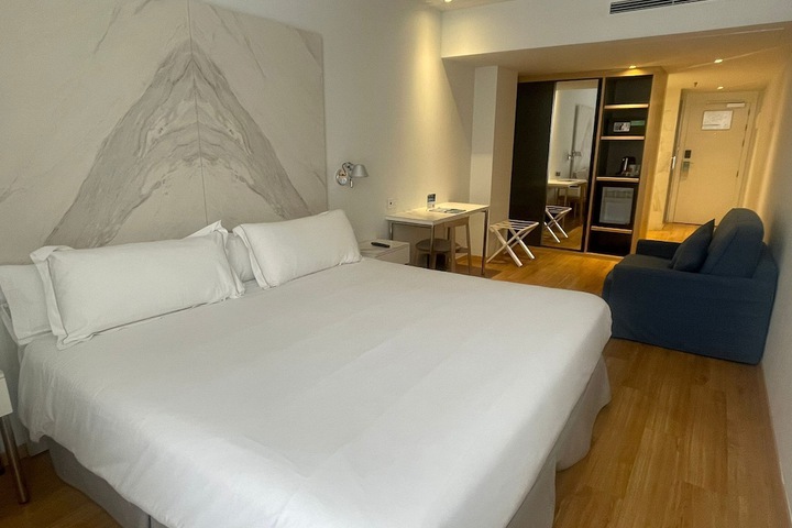 Room 25 of 187