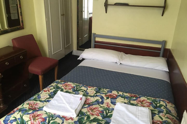 Room 12 of 60