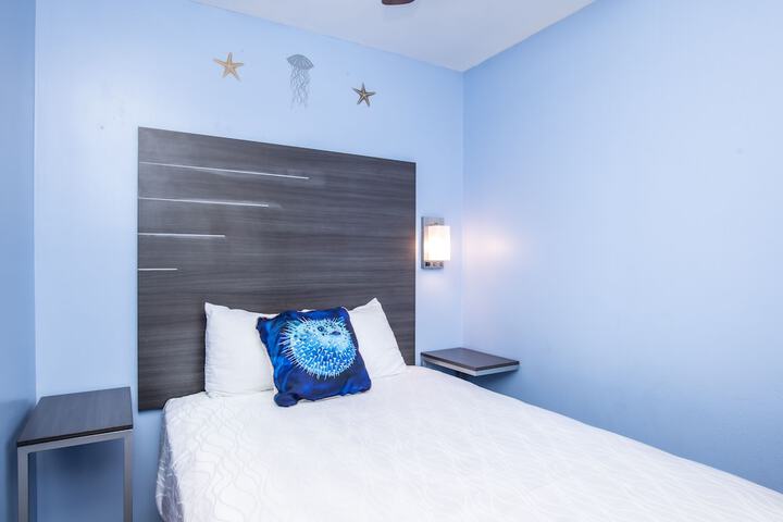 1 King Bed (2 of 18)
