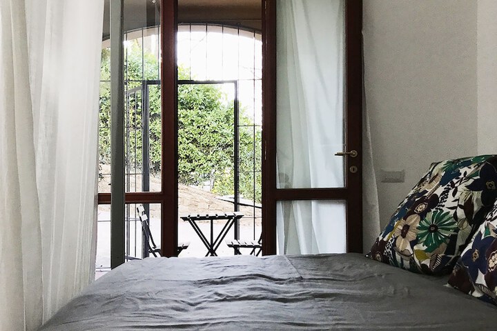 Room 10 of 32