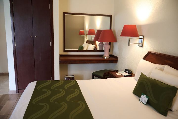 Room 17 of 39