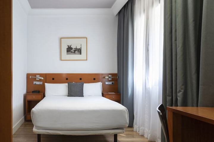 Room 5 of 34