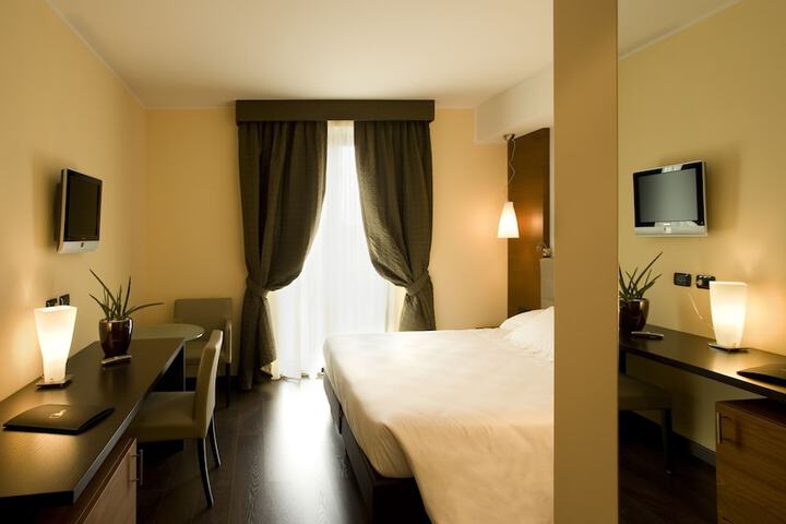 Room 5 of 35