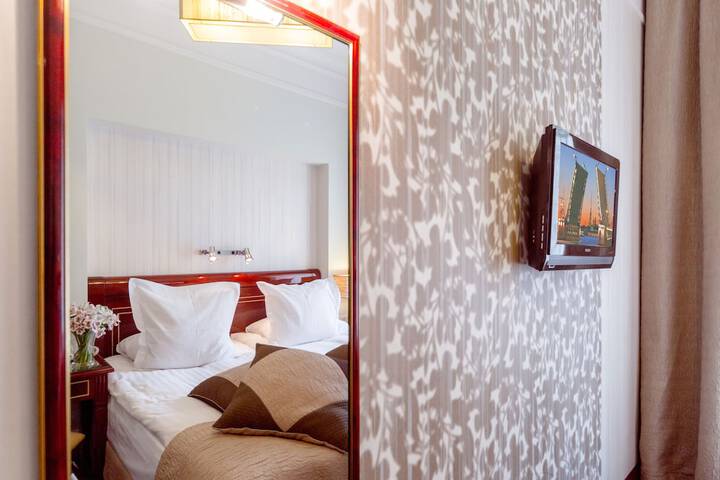 Room 14 of 172