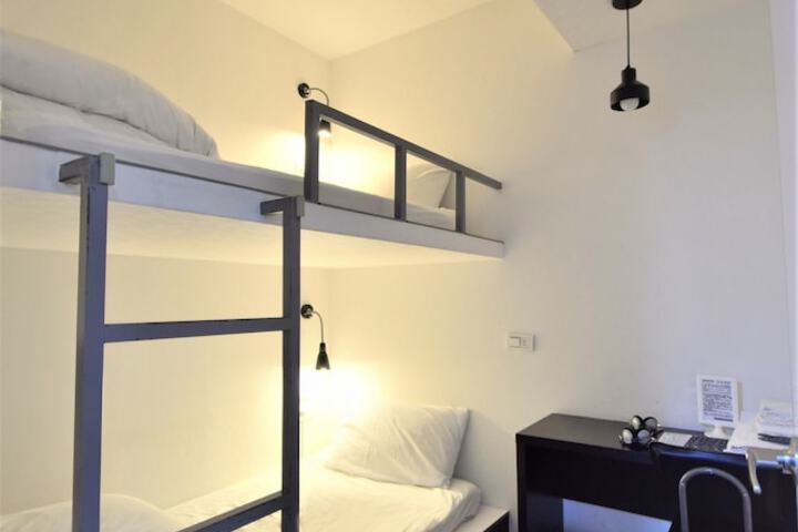 Room 13 of 47